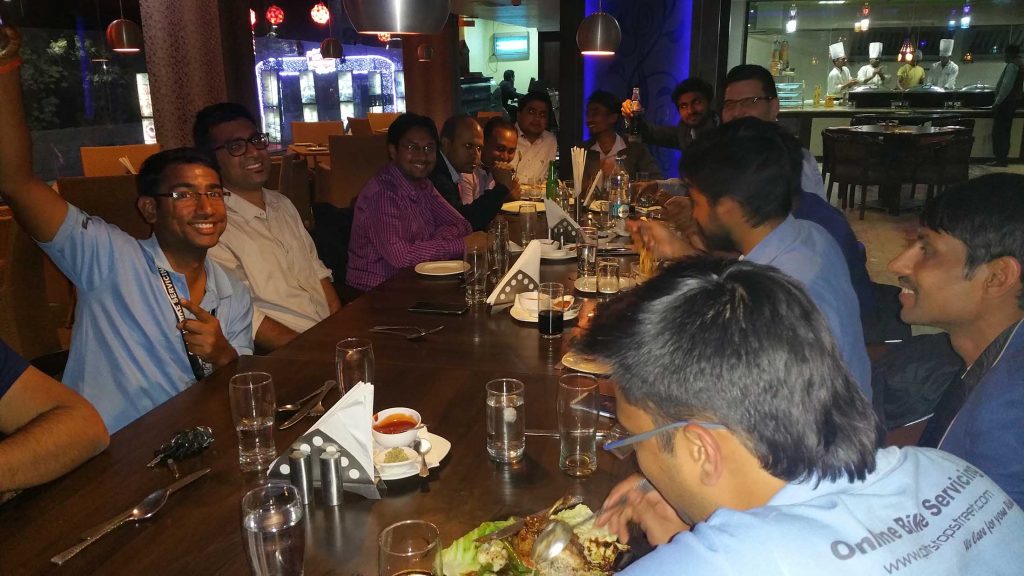 Diner avec des startupeurs à Maplewood, Ranchi, Inde :) J'y annonce l'ouverture de mon accélérateur